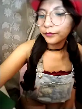 Snapshot of Regina_Shine chatting on 10.31.25 Regina Shine online show from 10.31.25