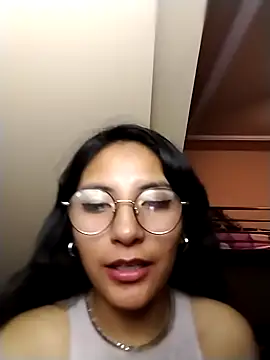 Snapshot of Regina_Shine chatting on 12.14.25 Regina Shine online show from 12.14.25