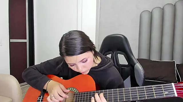 Charlotte-Star online show from 12.05.25