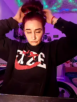 Snapshot of blazed_vixen chatting on 01.18.26 blazed vixen online show from 01.18.26