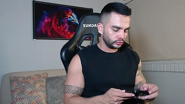 Snapshot of Bruno_De_Lucaa_ chatting on 09.14.25 Bruno De Lucaa online show from 09.14.25