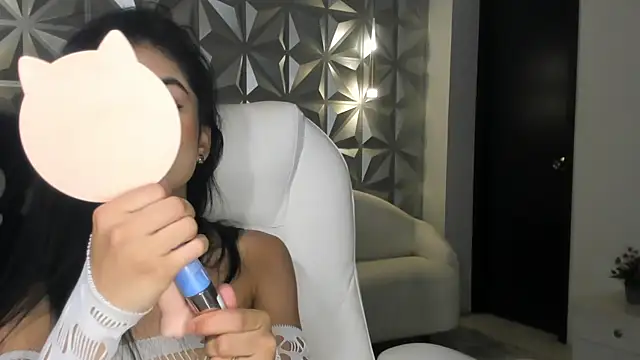 zoerouse  online show from 12.05.25