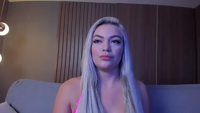 Snapshot of milaowens chatting on 01.22.25 milaowens online show from 01.22.25