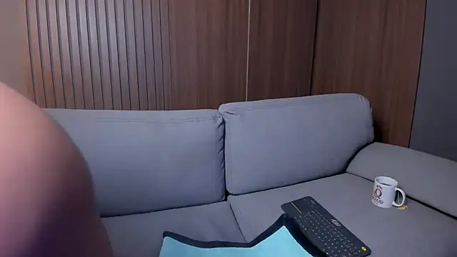 Snapshot of milaowens chatting on 02.18.25 milaowens online show from 02.18.25