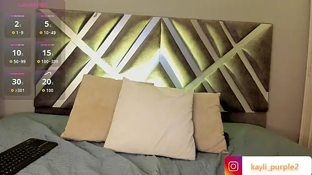 Snapshot of kaylii_purple chatting on 10.11.25 kaylii purple online show from 10.11.25