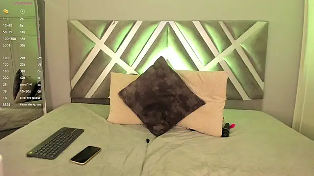 Snapshot of kaylii_purple chatting on 11.07.25 kaylii purple online show from 11.07.25