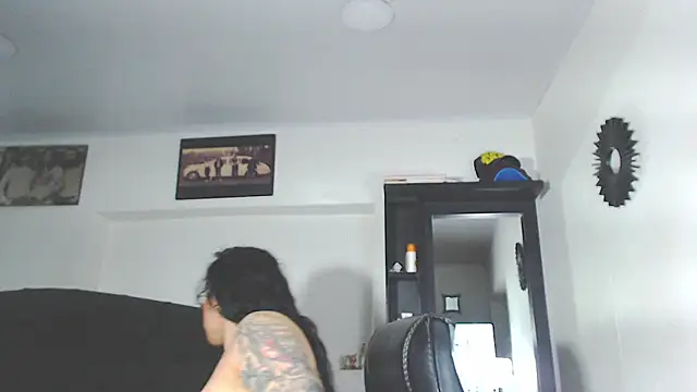 Snapshot of Vicky_hotmilf chatting on 09.26.25 Vicky hotmilf online show from 09.26.25