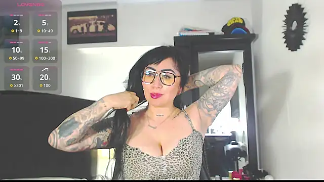 Snapshot of Vicky_hotmilf chatting on 10.22.25 Vicky hotmilf online show from 10.22.25