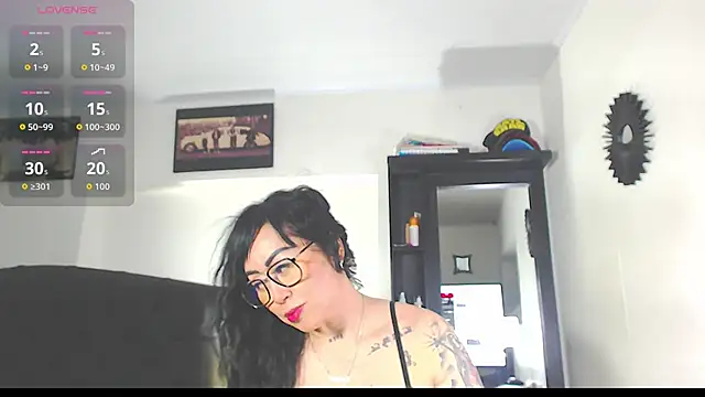 Snapshot of Vicky_hotmilf chatting on 10.23.25 Vicky hotmilf online show from 10.23.25