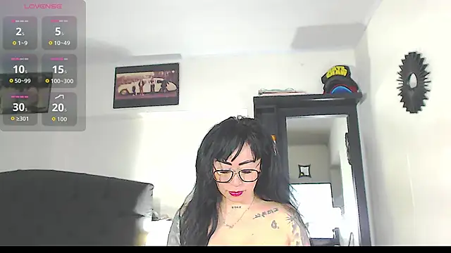 Snapshot of Vicky_hotmilf chatting on 11.05.25 Vicky hotmilf online show from 11.05.25