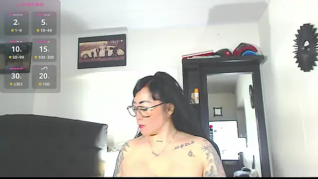 Snapshot of Vicky_hotmilf chatting on 11.11.25 Vicky hotmilf online show from 11.11.25