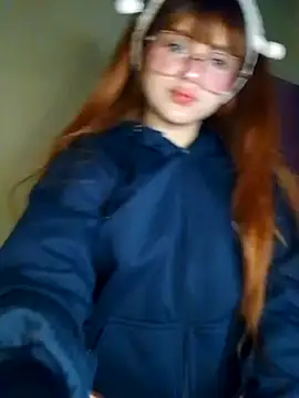 Snapshot of elizabeth05 chatting on 10.15.25 elizabeth05 online show from 10.15.25