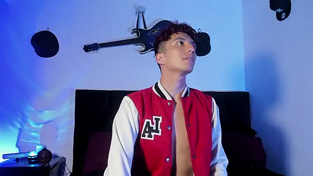 Snapshot of mhatias_ chatting on 02.18.26 mhatias online show from 02.18.26