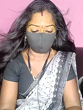 Snapshot of tamilammukuttyy chatting on 10.13.25 tamilammukuttyy online show from 10.13.25