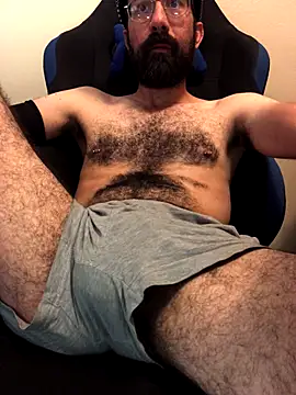 Snapshot of beauthomas chatting on 11.18.25 beauthomas online show from 11.18.25