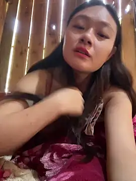 mai-xinh online show from 12.18.25