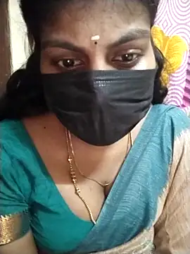 Snapshot of Nithiila chatting on 09.11.25 Nithiila online show from 09.11.25