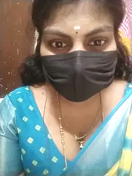 Snapshot of Nithiila chatting on 09.18.25 Nithiila online show from 09.18.25