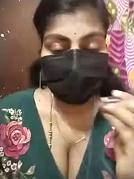 Snapshot of Nithiila chatting on 09.23.25 Nithiila online show from 09.23.25