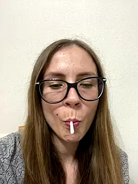 Snapshot of SophieDesire chatting on 09.17.25 SophieDesire online show from 09.17.25