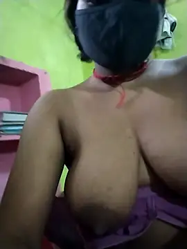 Snapshot of Bebo_Sweety143 chatting on 10.05.25 Bebo Sweety143 online show from 10.05.25