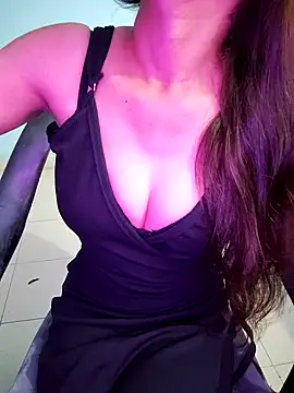 Snapshot of queen_visakha chatting on 10.31.25 queen visakha online show from 10.31.25