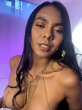 GiorgiaLuxee online show from 10.15.25