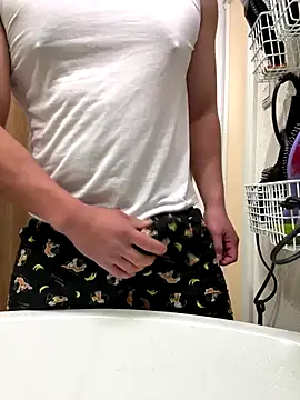 Snapshot of sukebegorilla chatting on 01.15.26 sukebegorilla online show from 01.15.26