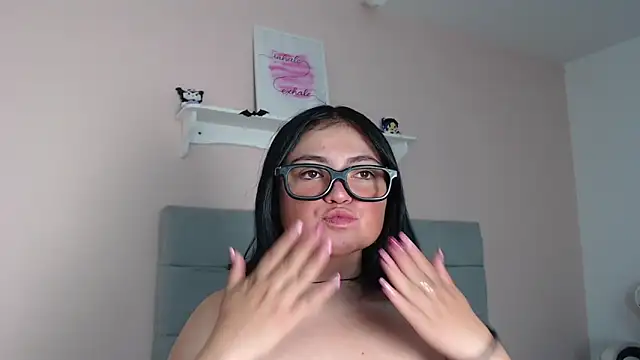 Snapshot of _Wandaa_ chatting on 10.29.25  Wandaa  online show from 10.29.25