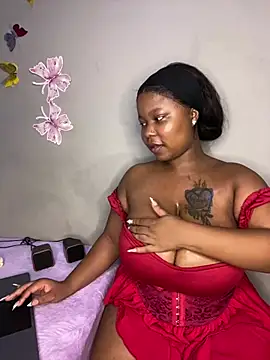 Snapshot of JuicyMellow21 chatting on 02.24.26 JuicyMellow21 online show from 02.24.26