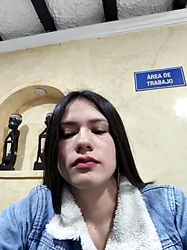 Snapshot of CHARLOTTE__05 chatting on 10.03.25 CHARLOTTE 05 online show from 10.03.25