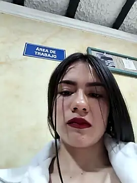 Snapshot of CHARLOTTE__05 chatting on 10.17.25 CHARLOTTE 05 online show from 10.17.25