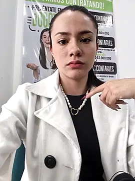 Snapshot of CHARLOTTE__05 chatting on 11.14.25 CHARLOTTE 05 online show from 11.14.25