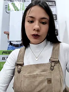 Snapshot of CHARLOTTE__05 chatting on 12.15.25 CHARLOTTE 05 online show from 12.15.25