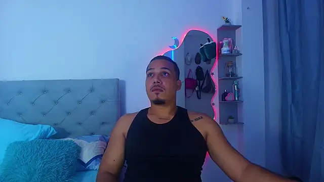 Snapshot of taylor_collins_ chatting on 10.02.25 taylor collins online show from 10.02.25