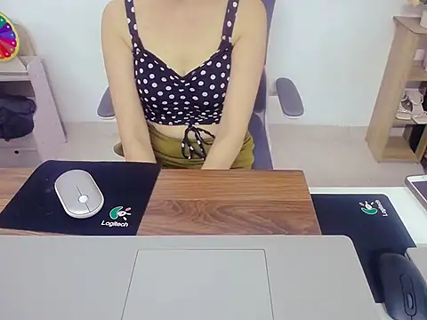 Snapshot of Funnygirl_9x chatting on 09.12.25 Funnygirl 9x online show from 09.12.25