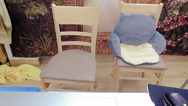 Snapshot of Funnygirl_9x chatting on 10.15.25 Funnygirl 9x online show from 10.15.25