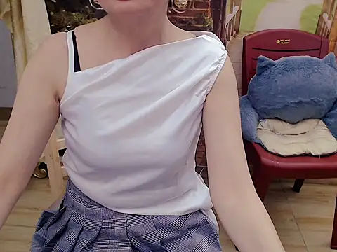 Snapshot of Funnygirl_9x chatting on 10.22.25 Funnygirl 9x online show from 10.22.25