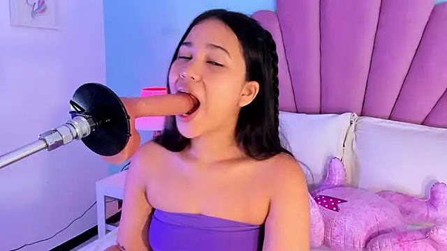 Snapshot of emma_clarke_ chatting on 10.04.25 emma clarke online show from 10.04.25