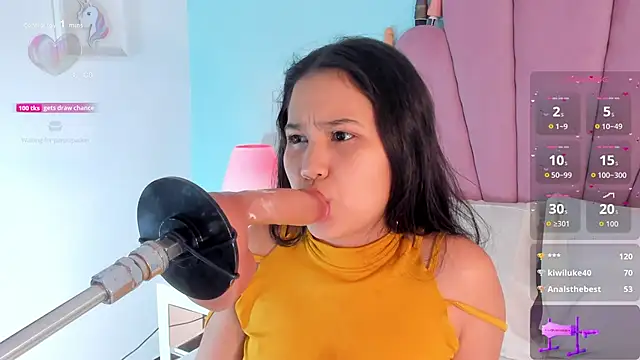 Snapshot of emma_clarke_ chatting on 10.24.25 emma clarke online show from 10.24.25