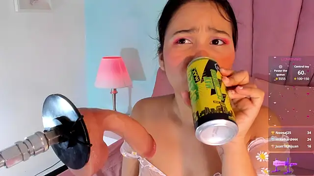 Snapshot of emma_clarke_ chatting on 10.31.25 emma clarke online show from 10.31.25