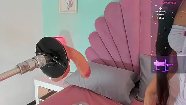 Snapshot of emma_clarke_ chatting on 11.23.25 emma clarke online show from 11.23.25