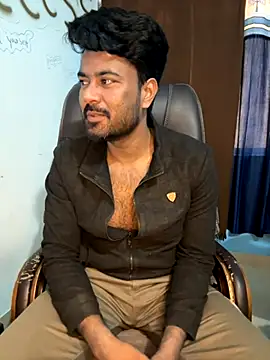 Snapshot of MeekBatgirl chatting on 11.28.25 MeekBatgirl online show from 11.28.25