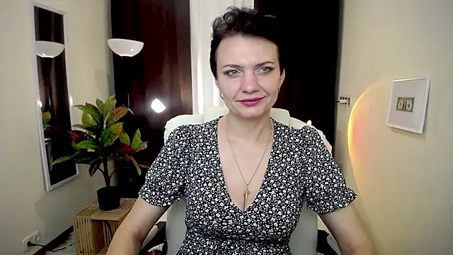 Snapshot of AvaSaturnian chatting on 10.09.25 AvaSaturnian online show from 10.09.25