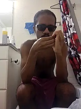 Snapshot of moneybaggtj chatting on 09.10.25 moneybaggtj online show from 09.10.25