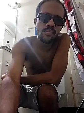 Snapshot of moneybaggtj chatting on 09.17.25 moneybaggtj online show from 09.17.25