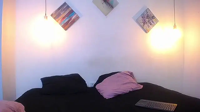 Snapshot of escar_let chatting on 12.16.25 escar let online show from 12.16.25