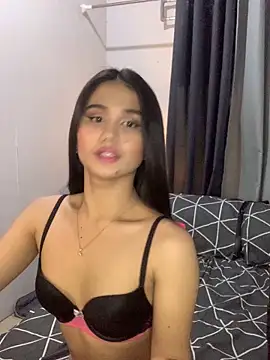 Snapshot of AngelHille chatting on 12.16.25 AngelHille online show from 12.16.25