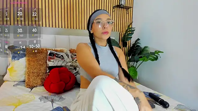 Snapshot of Roseaurora chatting on 09.19.25 Roseaurora online show from 09.19.25