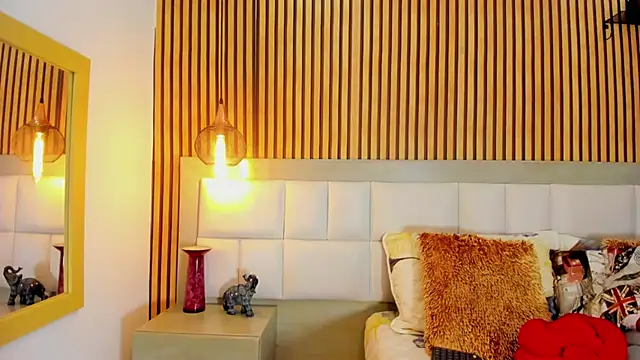 Snapshot of Roseaurora chatting on 09.24.25 Roseaurora online show from 09.24.25